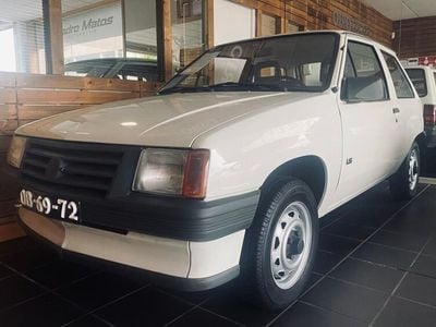 Branco Usado 1987 Opel Corsa | € 4.000