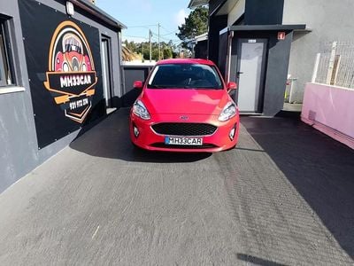 Usado Ford Fiesta Cool & Connect 85 HP (62 kW) 2018 Vermelho Citadino