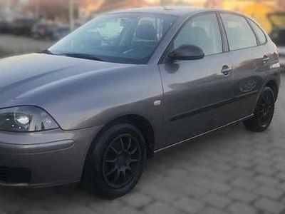Cinzento Usado 2005 Seat Ibiza Citadino | € 3.990