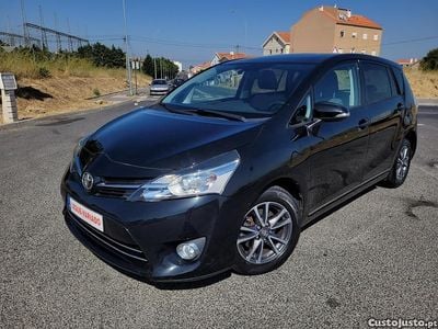 Usado Toyota Verso 126 HP (92 kW) 2013 Preto Monovolume