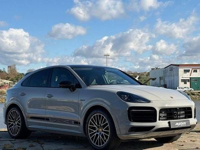 Cinzento Usado 2023 Porsche Cayenne SUV | € 115.000