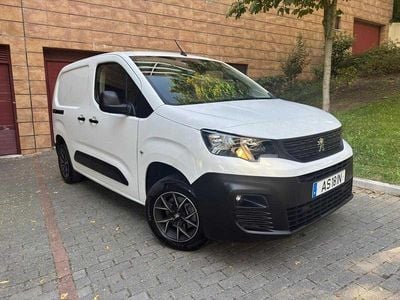 Branco Usado 2022 Peugeot Partner Premium Monovolume | € 16.900 (Preço justo)