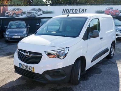 Branco Usado 2019 Opel Combo Essentia Monovolume | € 11.900 (Preço justo)