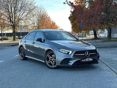 Cinza Usado 2020 Mercedes A180 AMG line Sedan | € 26.850 (Preço justo)