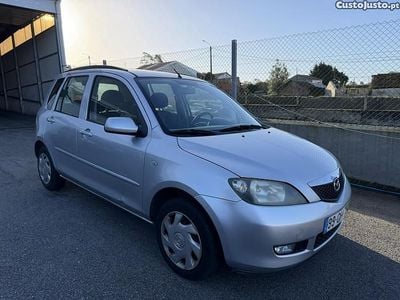 Usado Mazda 2 70 HP (51 kW) 2004 Cinza Citadino