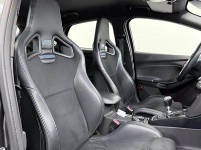 Usado Ford Focus 350 HP (257 kW) 2016 Cinzento