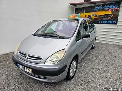 Usado Citroën Xsara Picasso 95 HP (69 kW) 2000 Cinza Monovolume