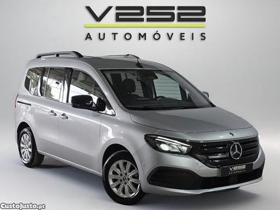 Usado Mercedes 200 89 kW (122 HP) 2024 Cinza Monovolume