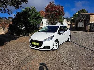 Branco Usado 2017 Peugeot 208 Citadino | € 9.950 (Preço justo)
