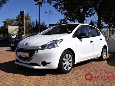 Branco Usado 2015 Peugeot 208 Allure Citadino | € 10.750 (Preço elevado)