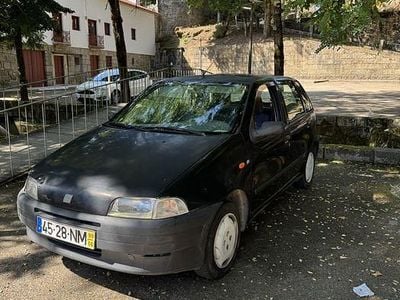 Usado 1999 Fiat Punto Sedan | € 1.000