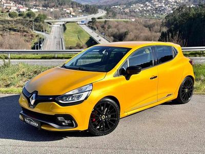 Usado Renault Clio IV Trophy 220 HP (161 kW) 2017 Amarelo