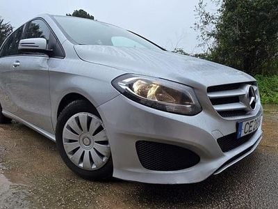 Usado Mercedes B180 Style 109 HP (80 kW) 2016 Cinza Monovolume