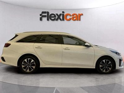 Usado Kia Ceed 141 HP (103 kW) 2022 Branco Citadino