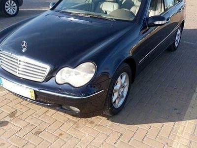 Usado 2005 Mercedes C200 Sedan | € 3.800