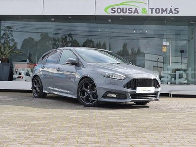 Cinzento Usado 2015 Ford Focus ST | € 14.900 (Preço justo)