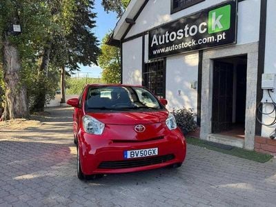 Usado Toyota iQ 68 HP (50 kW) 2010 Vermelho Citadino