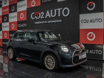 Preto Usado 2024 Mini Cooper Favoured Citadino | € 33.000 (Super Preço)