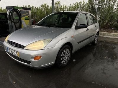 Usado 2001 Ford Focus Zetec Sedan | € 1.790 (Preço elevado)