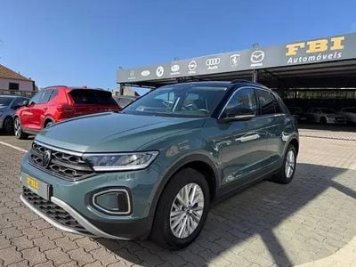 Usado VW T-Roc Life 150 HP (110 kW) 2023 Azul SUV
