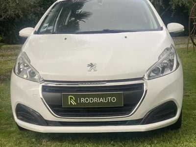Branco Usado 2016 Peugeot 208 Style Citadino | € 10.990 (Caro)