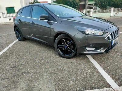 Usado Ford Focus 120 HP (88 kW) 2016 Cinzento Citadino