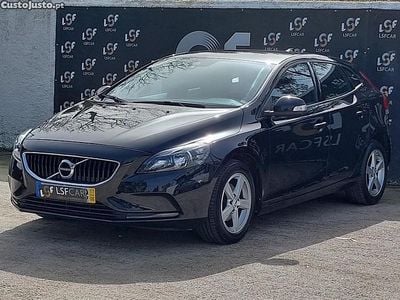 Usado Volvo V40 120 HP (88 kW) 2017 Preto Citadino
