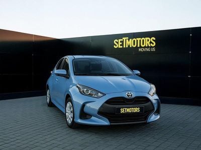Usado Toyota Yaris Hybrid Comfort 115 HP (84 kW) 2022 Azul