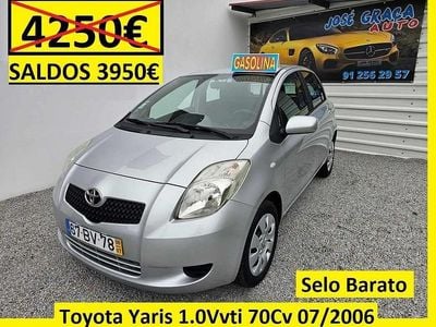Cinzento Usado 2006 Toyota Yaris Sedan | € 3.950 (Preço justo)