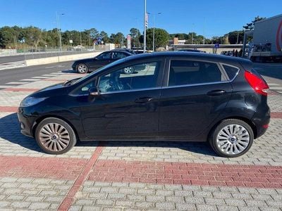 Usado 2010 Ford Fiesta Titanium Sedan | € 5.000 (Preço justo)