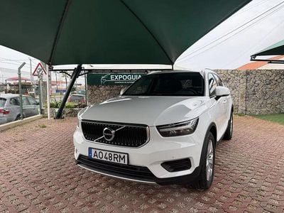 Usado Volvo XC40 Momentum 163 HP (119 kW) 2022 Branco SUV