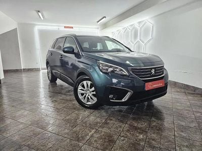 Usado Peugeot 5008 Active 120 HP (88 kW) 2017 Verde escuro Monovolume