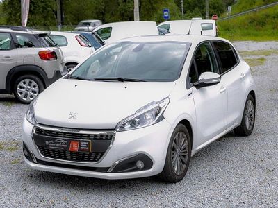 Branco Usado 2019 Peugeot 208 Allure Citadino | € 11.500 (Preço justo)