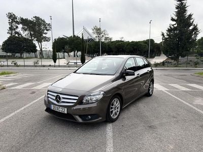 Usado Mercedes B180 Edition 109 HP (80 kW) 2014 Outro Monovolume