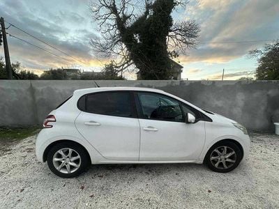 Usado 2015 Peugeot 208 Citadino | € 5.900 (Bom preço)