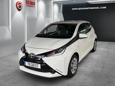 Branco Usado 2015 Toyota Aygo X-play Citadino | € 10.900 (Preço elevado)