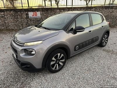Cinza Usado 2019 Citroën C3 PureTech | € 12.650 (Preço justo)
