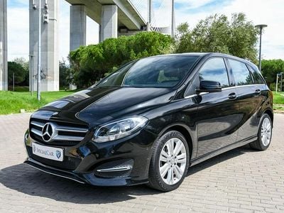 Preto Usado 2015 Mercedes B180 Style Monovolume | € 17.950 (Preço justo)