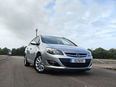 Usado Opel Astra 131 HP (96 kW) 2012 Cinzento Carrinha