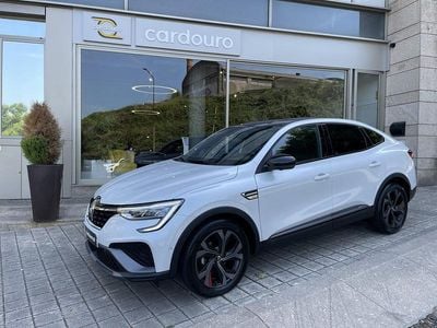 Usado Renault Arkana 158 HP (116 kW) 2022 Branco preto SUV
