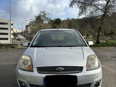 Usado 2006 Ford Fiesta Sedan | € 2.800 (Preço justo)