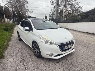 Usado 2012 Peugeot 208 Allure Citadino | € 6.000 (Super Preço)