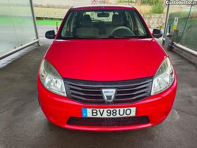 Vermelho Usado 2011 Dacia Sandero Citadino | € 4.900