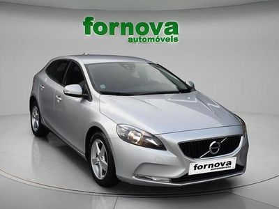 Cinzento Usado 2018 Volvo V40 Kinetic | € 17.990 (Preço justo)