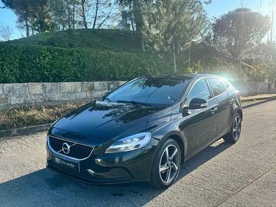 Preto Usado 2017 Volvo V40 Momentum | € 13.900 (Preço justo)