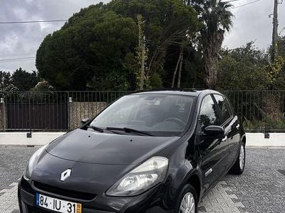 Usado Renault Clio III Dynamique 75 HP (55 kW) 2010 Sedan