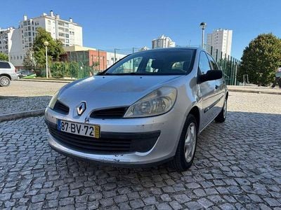 Usado 2006 Renault Clio III Sedan | € 2.500 (Super Preço)
