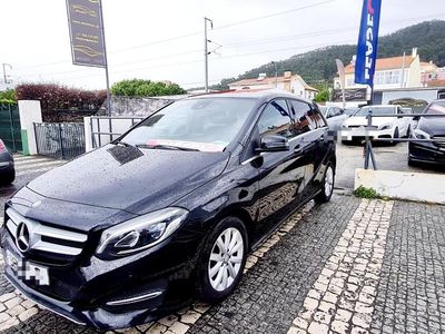 Usado Mercedes B180 Style 109 HP (80 kW) 2016 Preto Monovolume