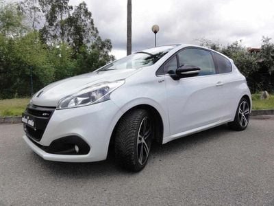 Branco Usado 2016 Peugeot 208 GT-line Citadino | € 12.500 (Preço elevado)