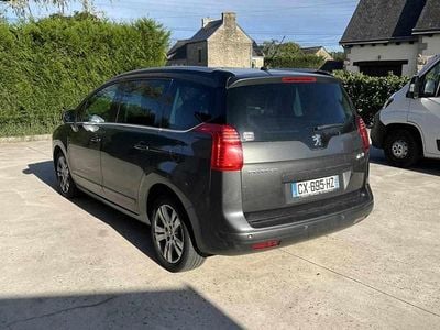 Cinzento Usado 2013 Peugeot 5008 Monovolume | € 10.000